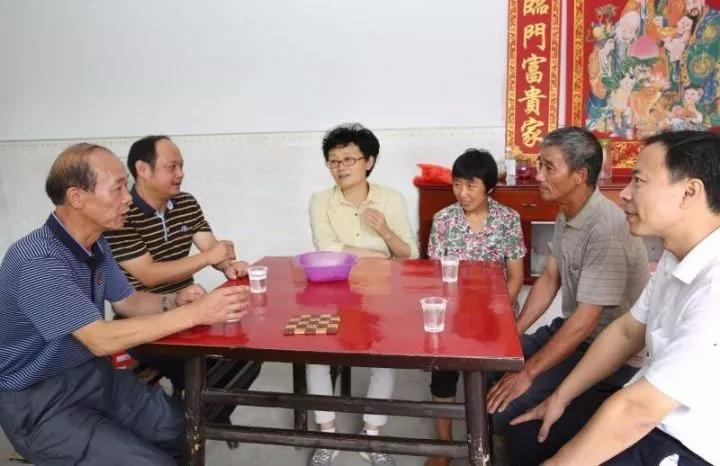 杨文英在五府山调研.jpg